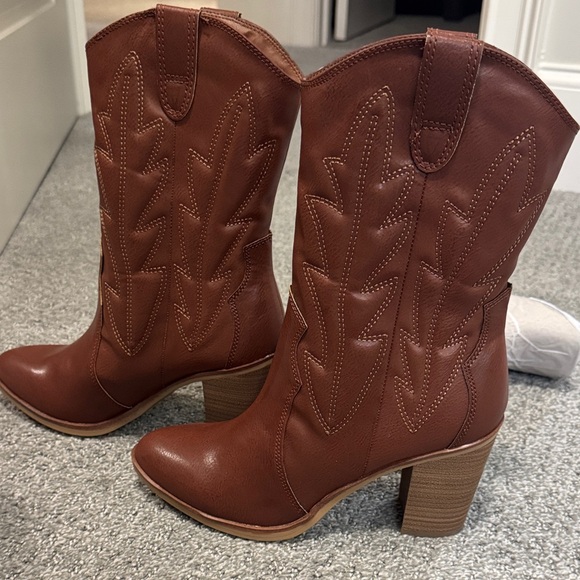 MIA Chestnut Heeled Western Boots - Picture 6 of 6